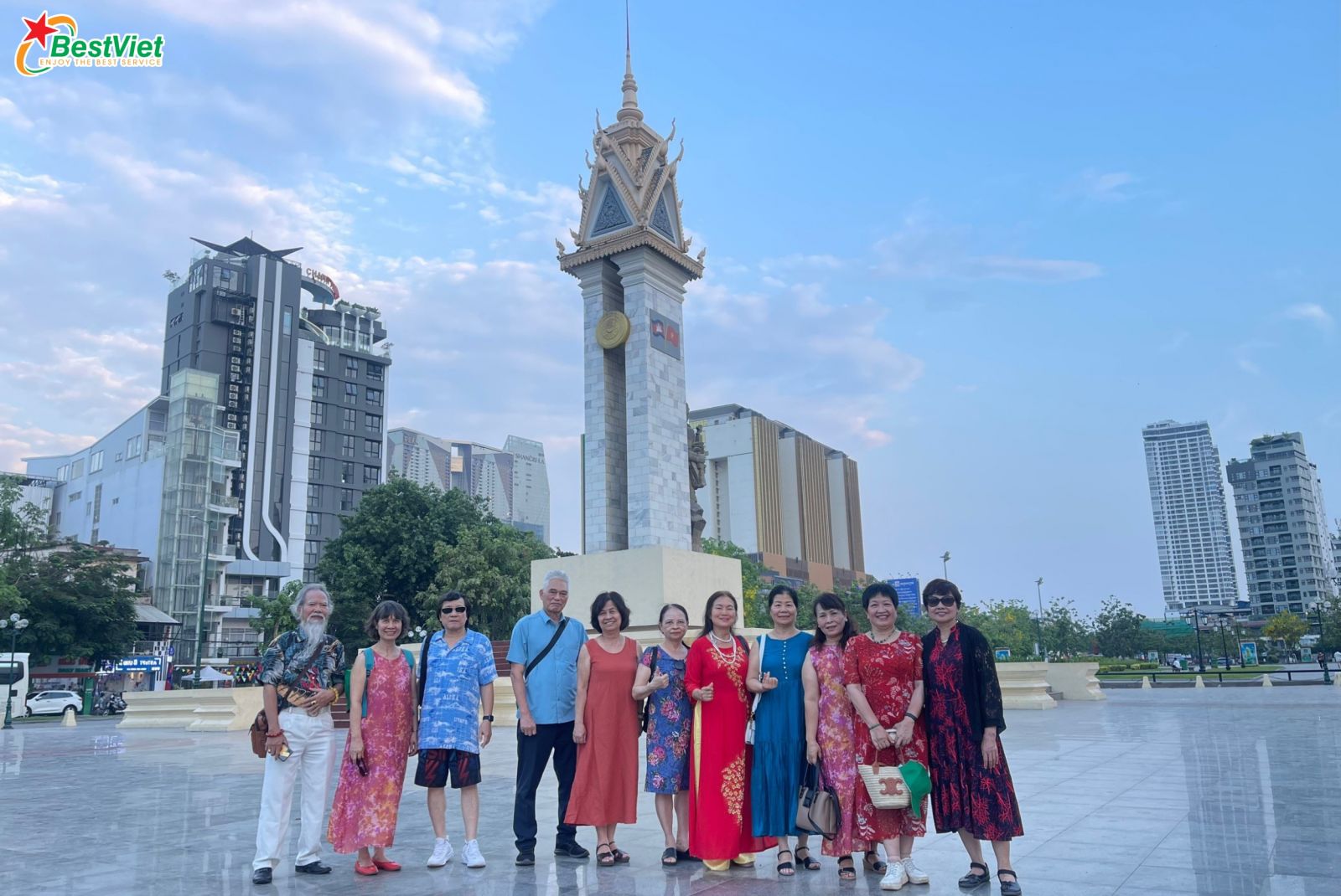 Du Lịch Hà Nội - Campuchia: Siem Reap – Ăngkor - Phnompenh – Du thuyền sông bốn mặt – Hoàng Cung 4 Ngày 3 Đêm Bay Angkor Cambodia Air, Vietjet