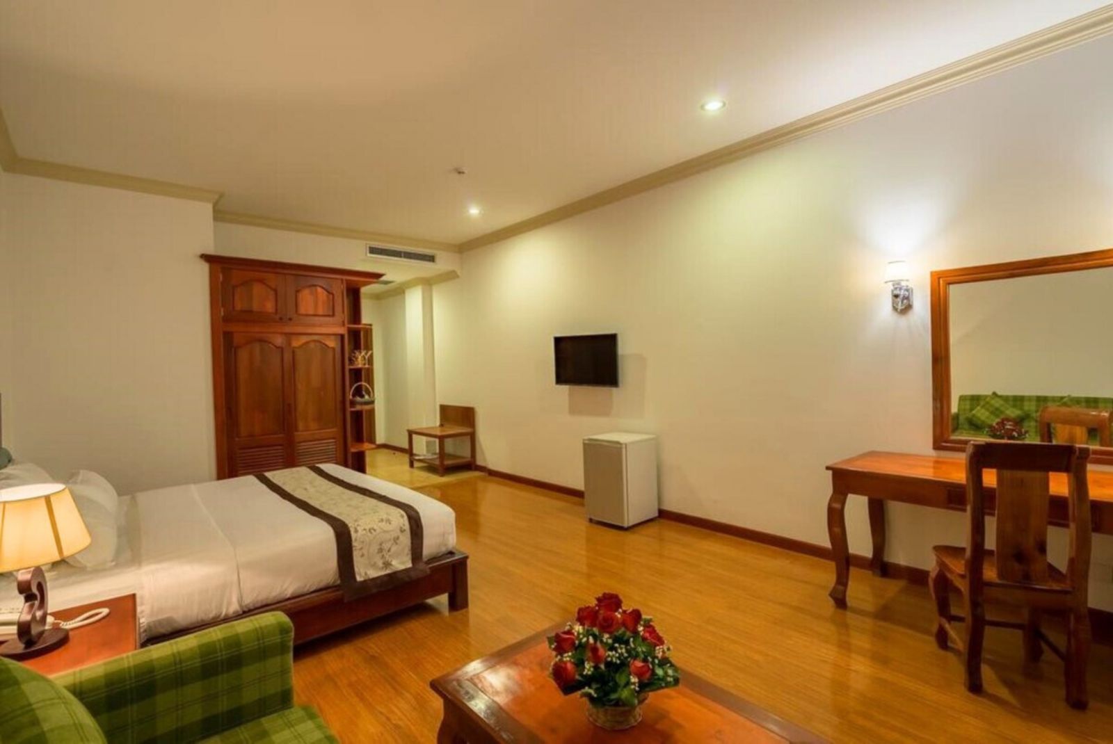 Du Lịch Hà Nội - Campuchia: Siem Reap – Ăngkor - Phnompenh – Du thuyền sông bốn mặt – Hoàng Cung 4 Ngày 3 Đêm Bay Angkor Cambodia Air, Vietjet