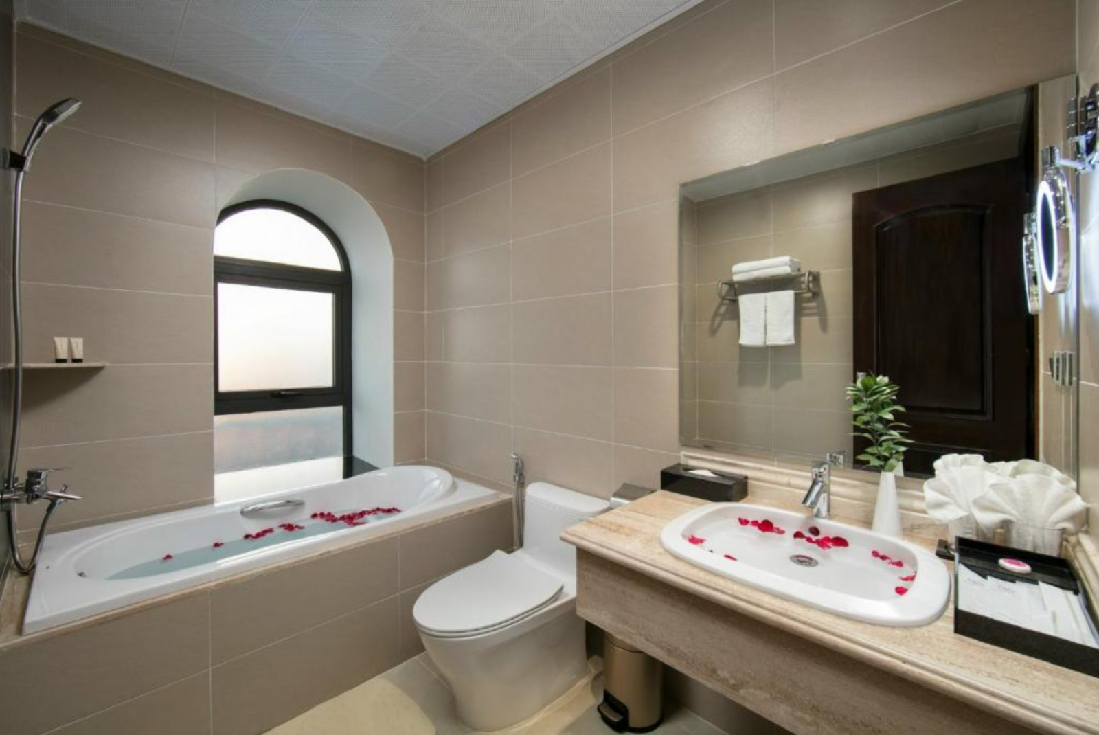 Du Lịch Hà Nội - Hạ Long - Sửng Sốt - Titop - Yên Tử 2 Ngày 1 Đêm