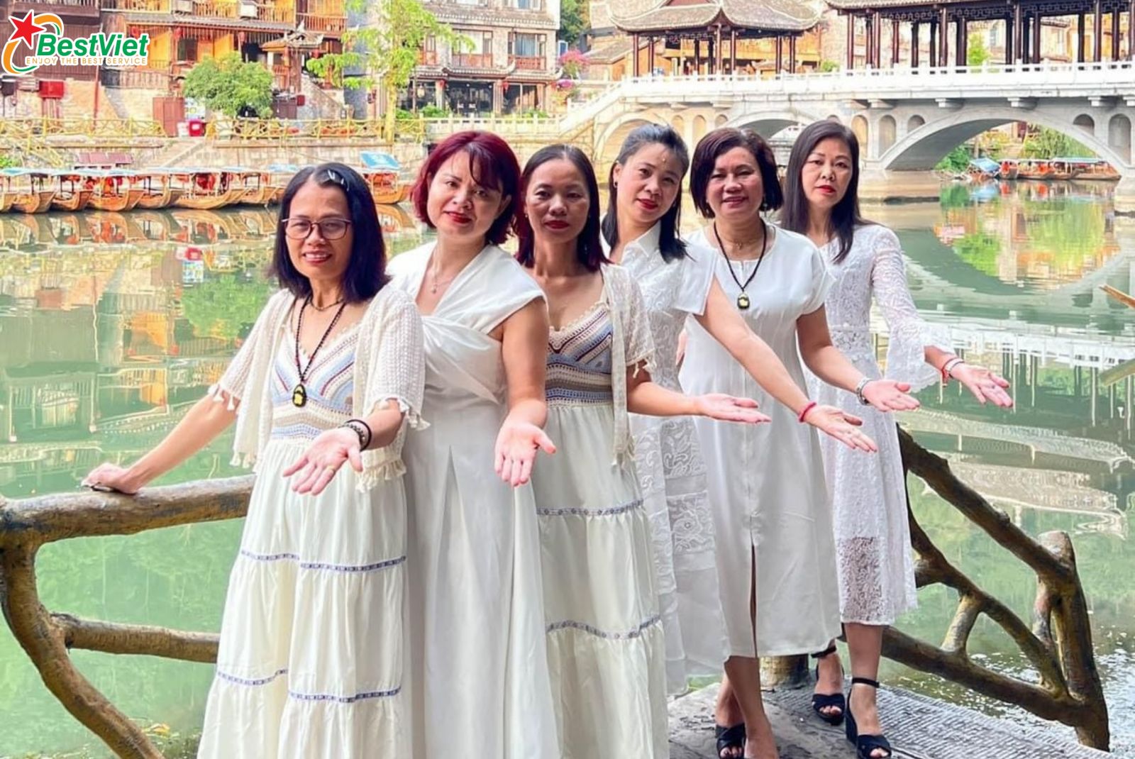 Du Lịch Hà Nội - Trương Gia Giới-Miêu Trại-Phượng Hoàng Cổ Trấn-6 ngày 5 đêm/5 ngày 4 đêm-Bay Vietjet Air
