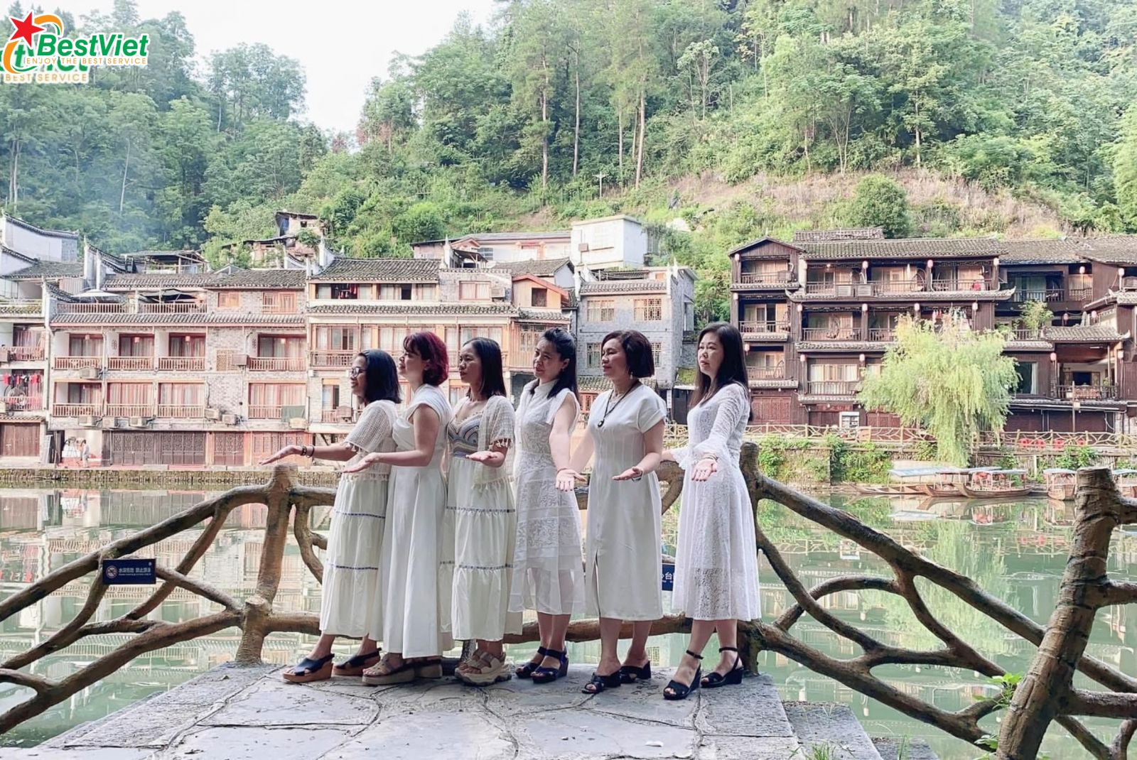Du Lịch Hà Nội - Trương Gia Giới-Miêu Trại-Phượng Hoàng Cổ Trấn-6 ngày 5 đêm/5 ngày 4 đêm-Bay Vietjet Air