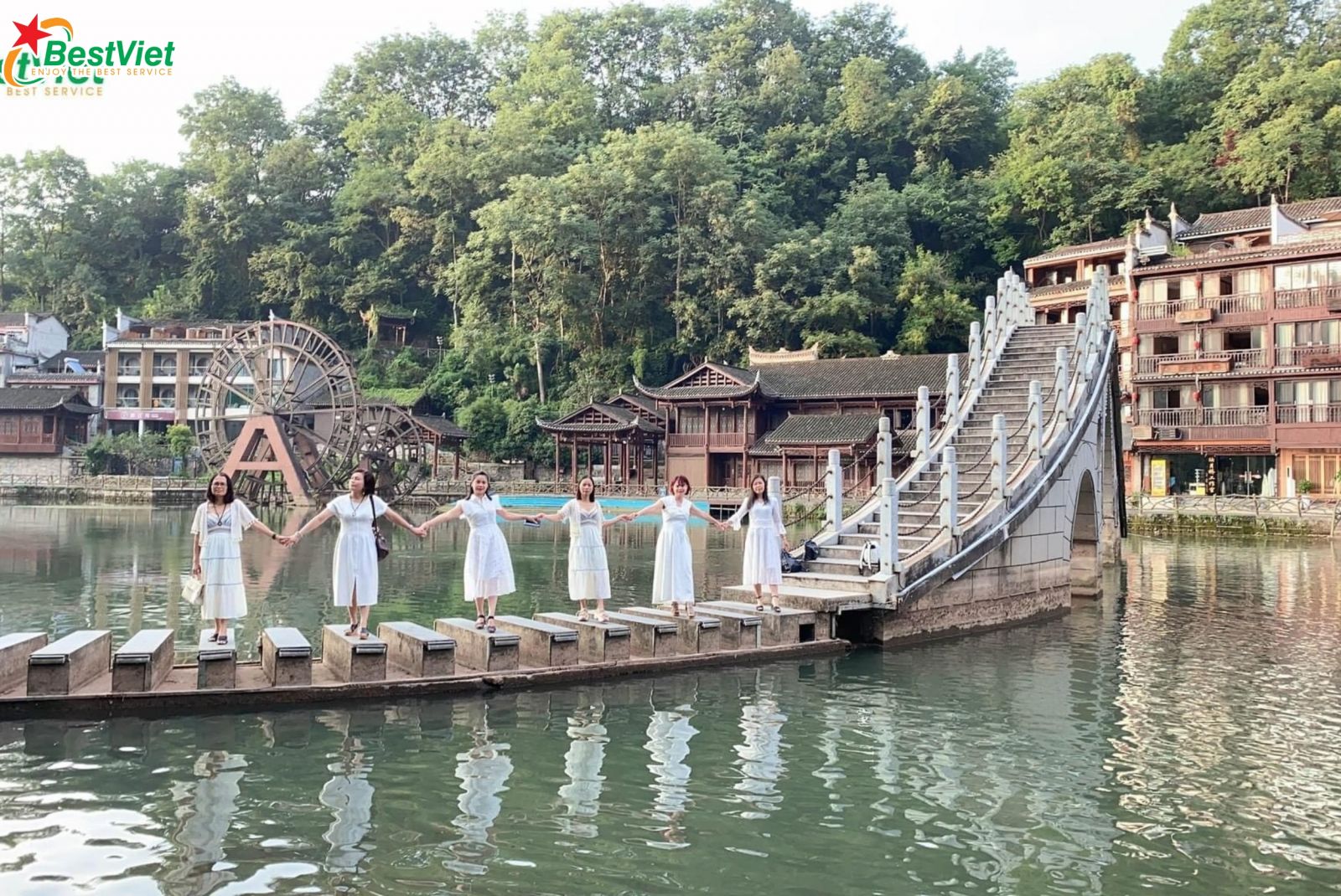 Du Lịch Hà Nội - Trương Gia Giới-Miêu Trại-Phượng Hoàng Cổ Trấn-6 ngày 5 đêm/5 ngày 4 đêm-Bay Vietjet Air