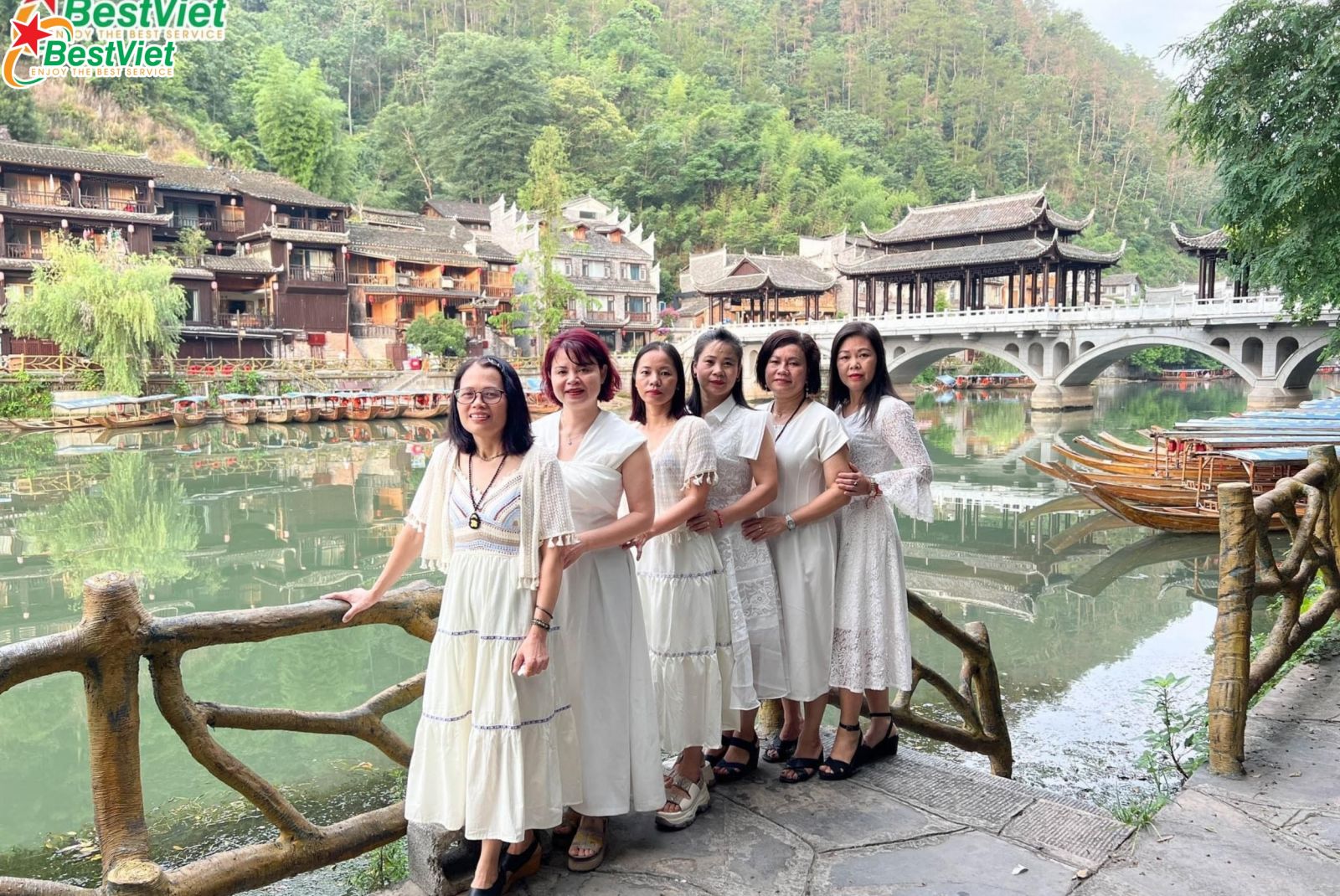 Du Lịch Hà Nội - Trương Gia Giới-Miêu Trại-Phượng Hoàng Cổ Trấn-6 ngày 5 đêm/5 ngày 4 đêm-Bay Vietjet Air